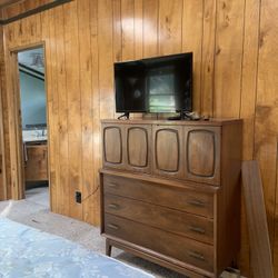 32” Tv With Roku Stick 