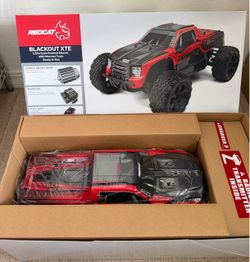 Blackout Xte monster truck                        Ready to run
