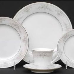 Noritake "Sweet Leilani" complete place settings new in box. 4 sets available