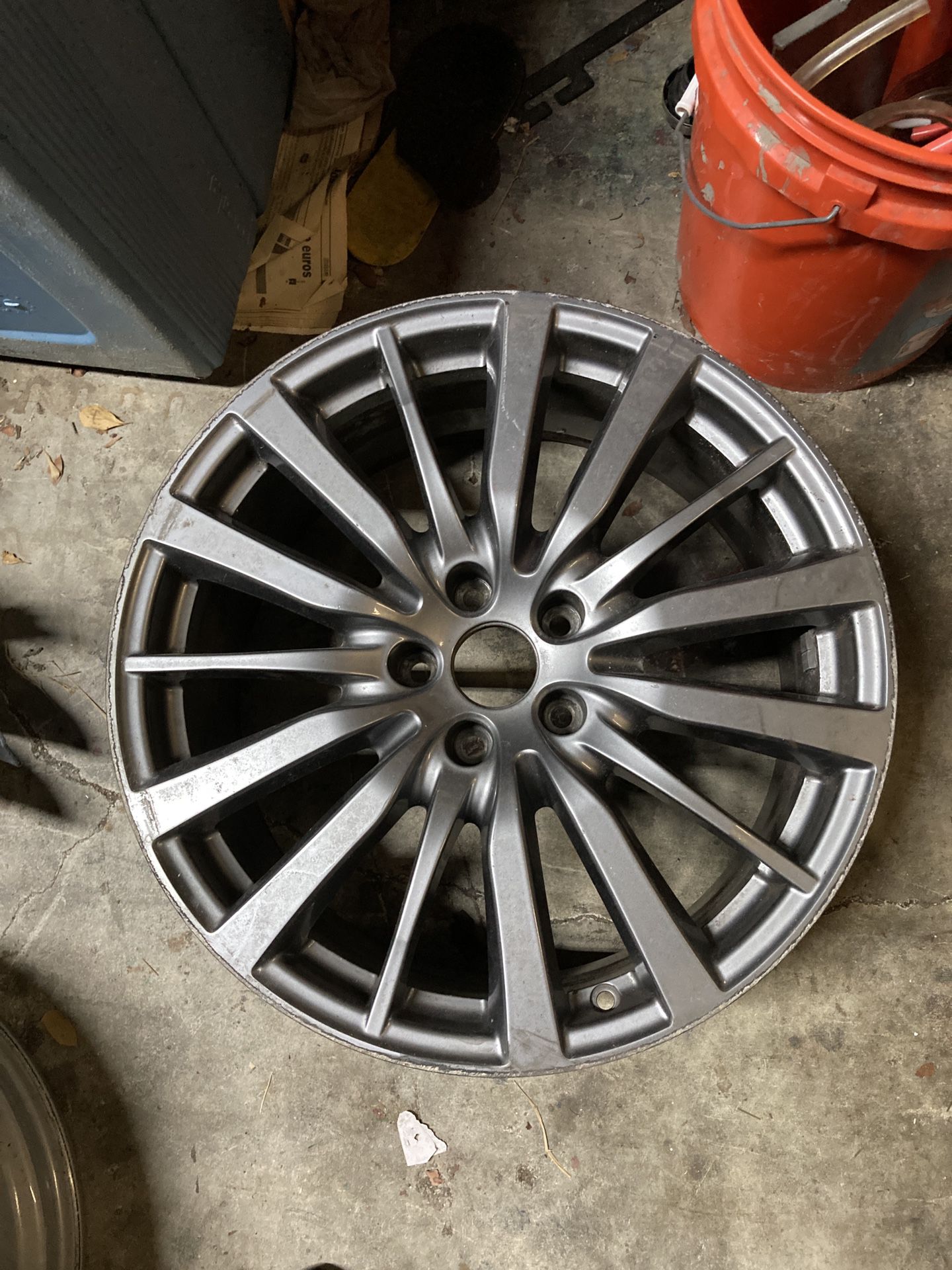 Maserati Gibley Quattroporte front wheel (contact info removed)52  8.5x19 