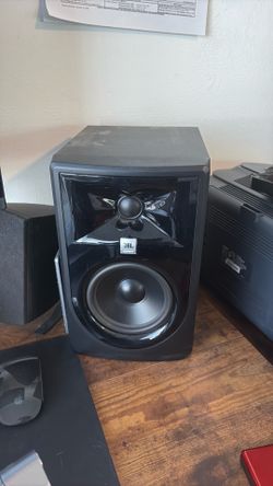 JBL 305p MKII studio monitors (PAIR)
