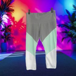 Xersion Move High Rise Capri Leggings Gray, Mint, White Size Medium Women