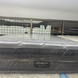 QUEEN SIZE SIMMONS BEAUTYREST BLACK C-CLASS (PLUSH) PILLOW TOP MATTRESS & BOX SPRING BED SET