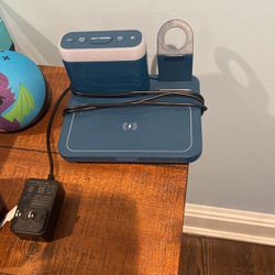 This charger can help you with. Of course you’re charging your AirPods and your Apple Watch. If you have one, the Apple Watch 