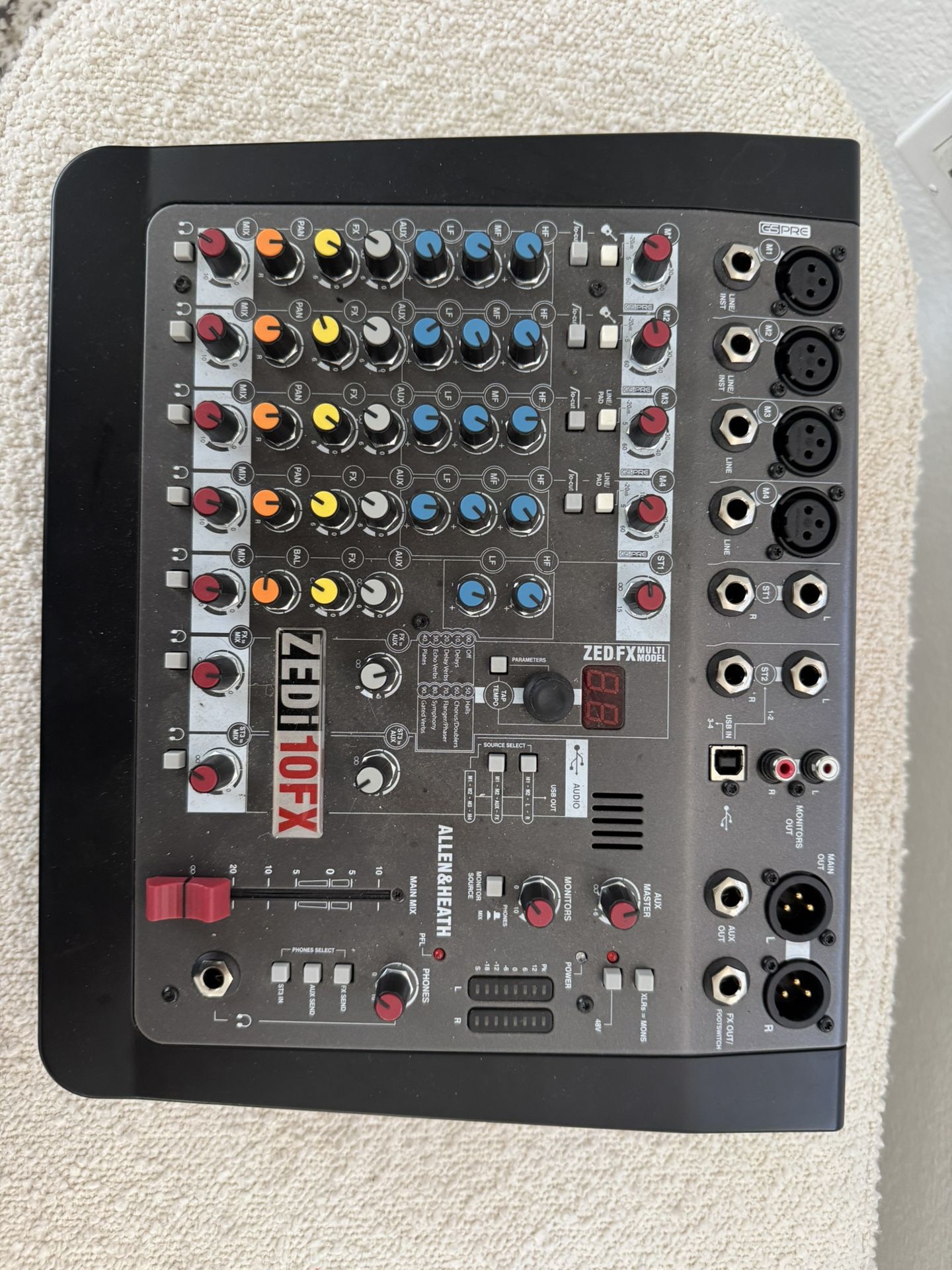 Allen and Heath ZEDi 10FX Mixer 