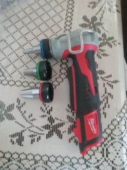 New Milwaukee M12 PEX EXPANDER With 3 Atasmets