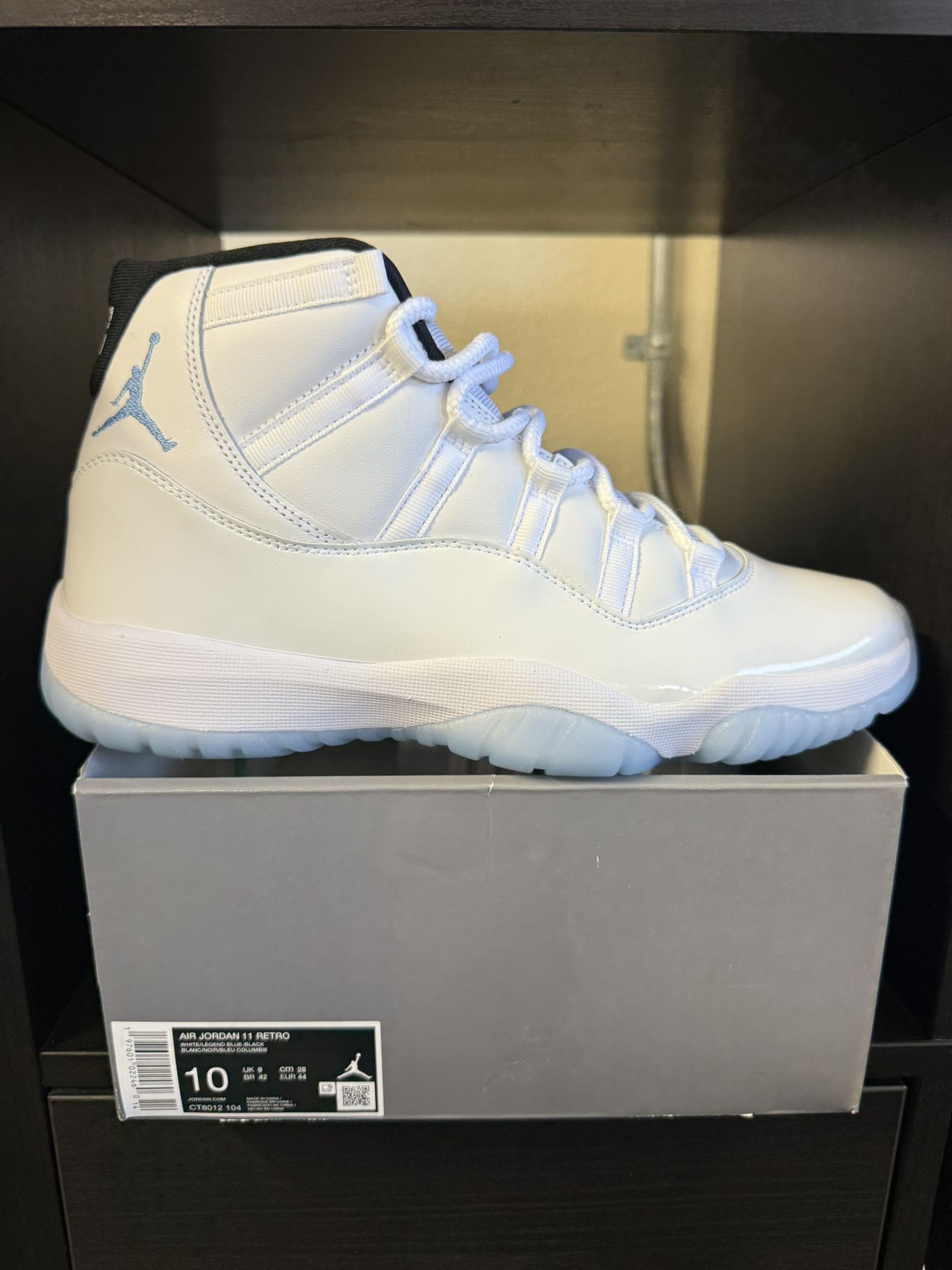 Jordan 11 LEGEND Blues
