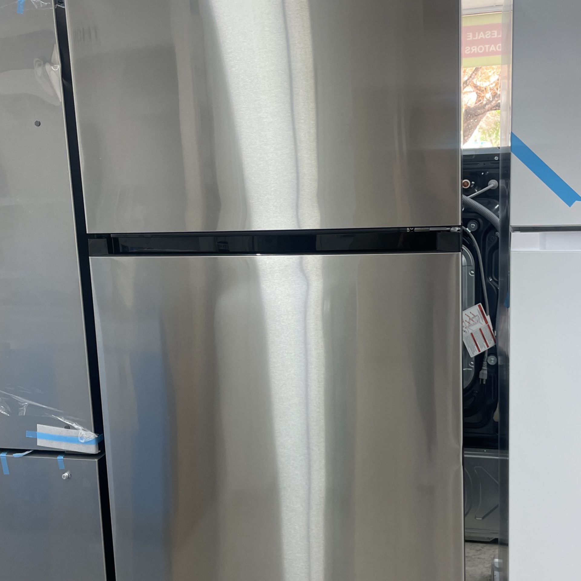 Refrigerator 30” Width 20 Cu Ft Capacity 