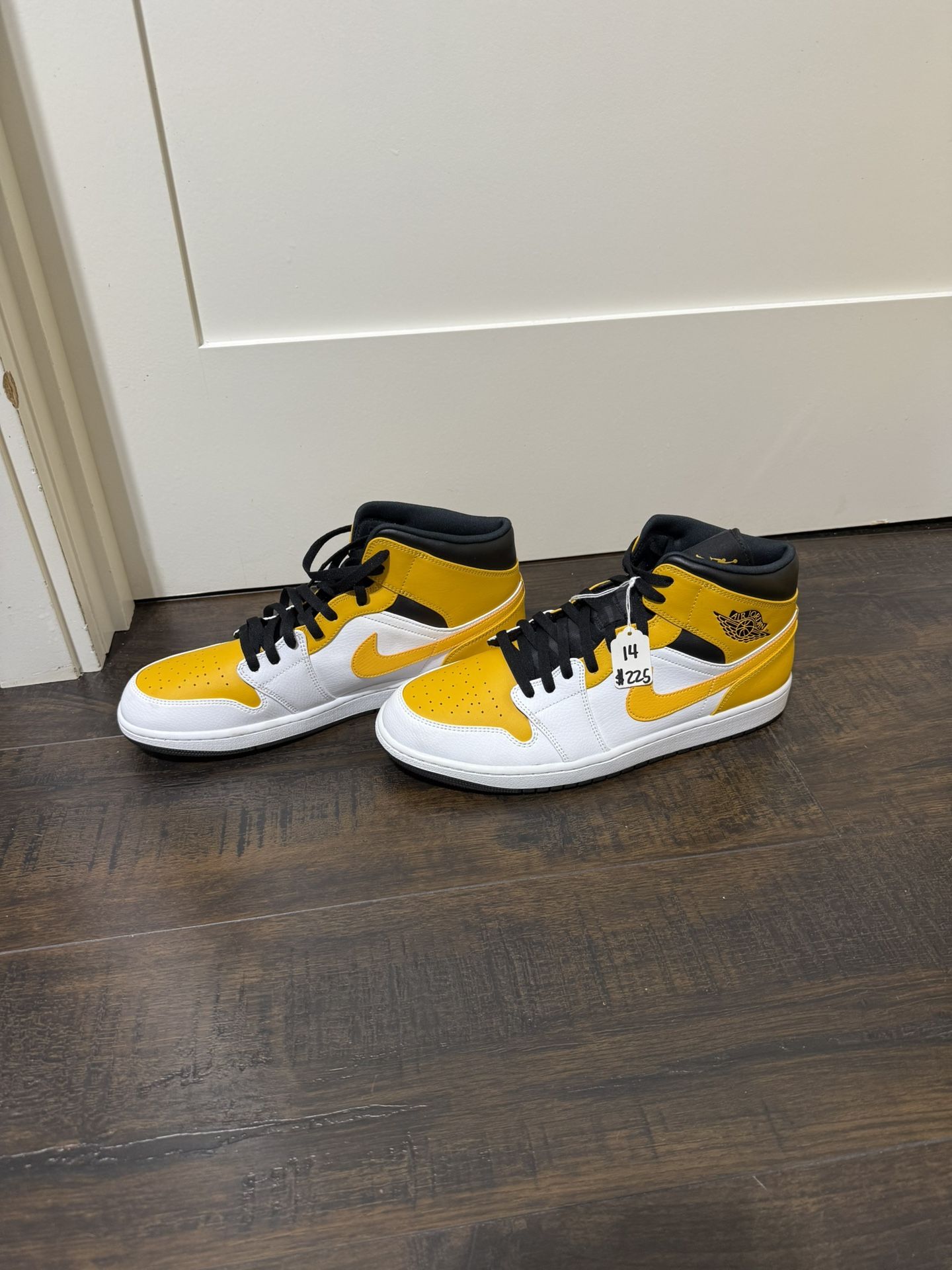 Air Jordan 1 Mid white/ university gold