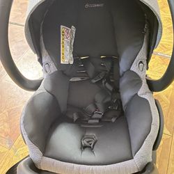 Maxi-cosi infant car seat with base