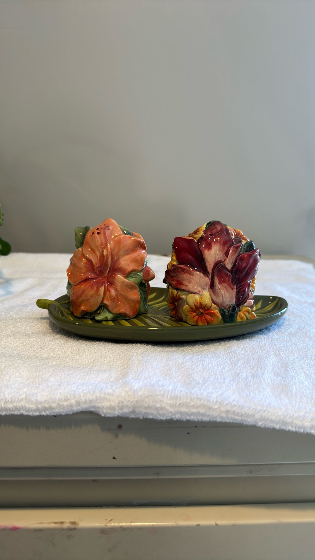 Tommy Bahama Salt And Pepper