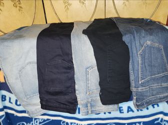 Women's Jean's ( SEE LAST PICTURE)