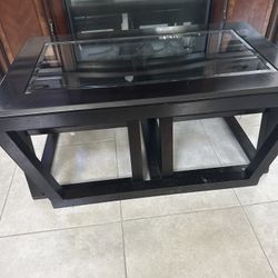 Free Coffee Table With 2 Pull Out Stools
