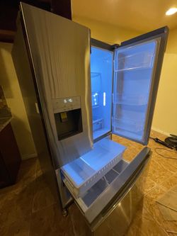 MUST GO ASAP Insignia 🔥 Modern Stainless Steel Refrigerator – $499 🔥 size 69.75x35.75x32 25.4 cuft