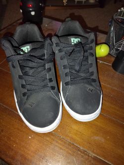 DG  Size 8  court Graphix Women's Sneakers 