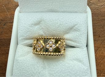 Gold Wide Band Ring with Clover Diamond Motifs
