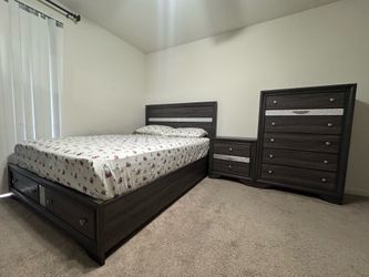 Bedroom furniture 4 pieces