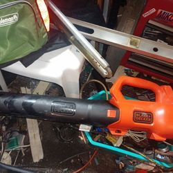 Black Decker 20v Leaf Blower. Works!  $25