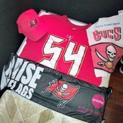 Buccaneers Lavonte David Jersey Style Shirt & Hat Bundle $20