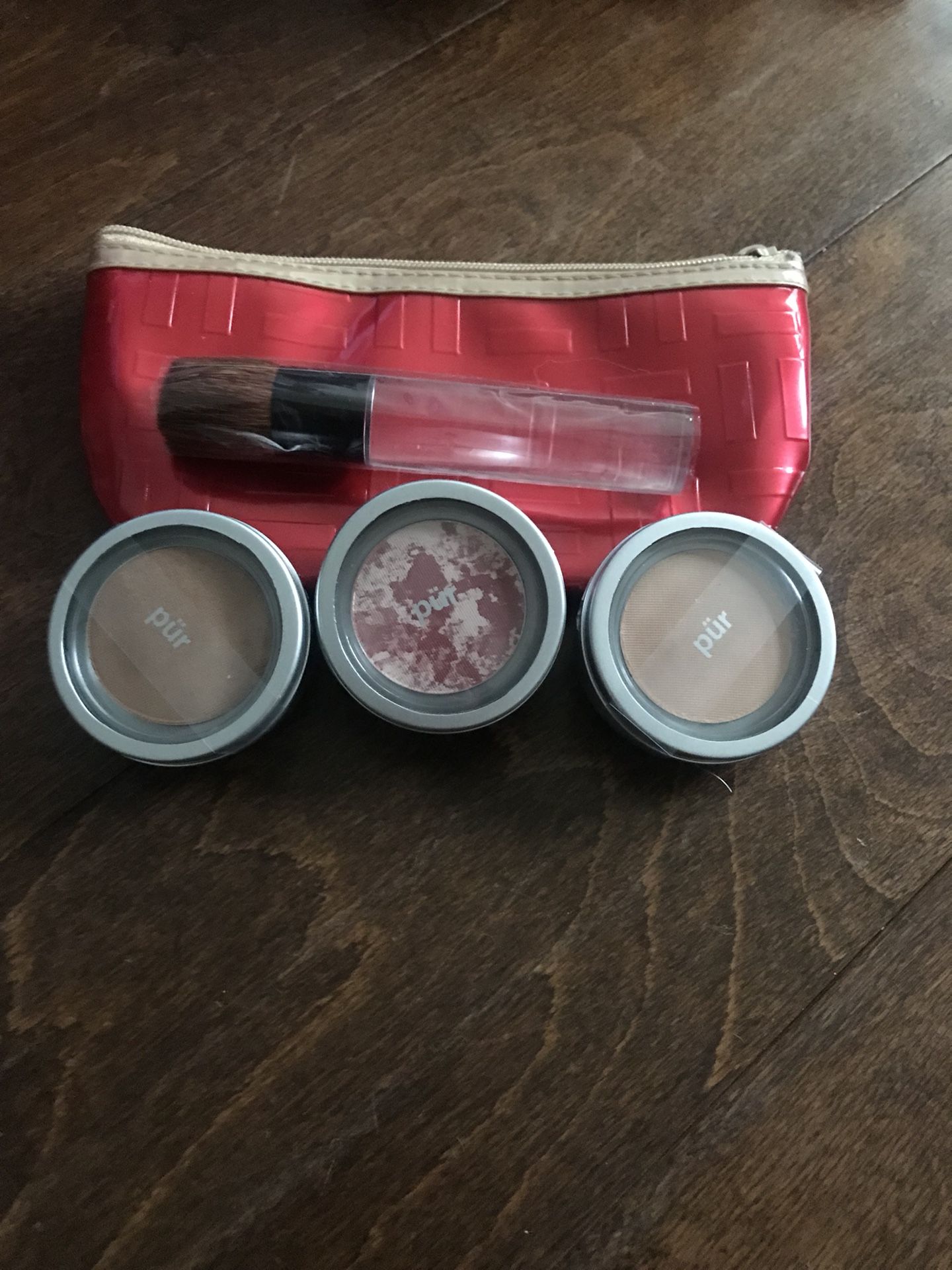 New PUR mineral makeup,brush,and case
