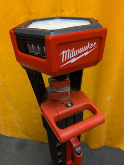 Milwaukee 2131-20 Dual Light