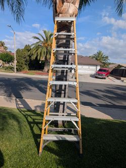 Husky Heavy Duty Fiberglass Step Ladder 8’ Ft.