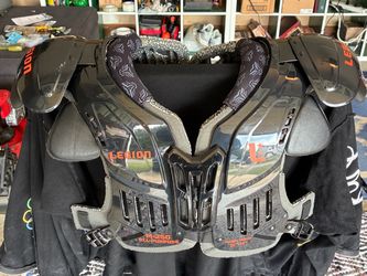 Legion Varsity Football Shoulder Pads (M)