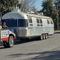 1989 Airstream Excella 34’ Land Yacht