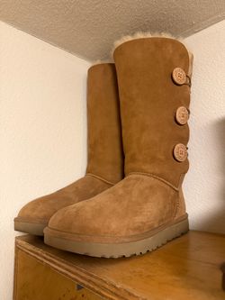UGG tall three-button wrap boots in classic chestnut, women’s size 8
