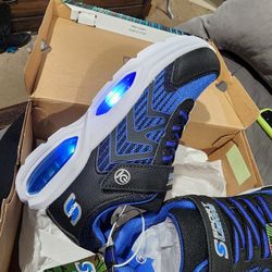 Boys Size 2y Sketcher Shoes New!