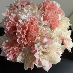 Clear Glass Vase With Artificial Carnation And Camellia Flowers -6 Piece Flowers