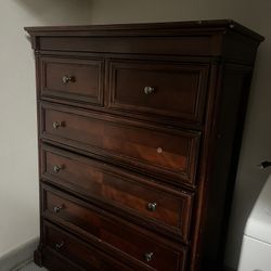 Chest Of Drawers w/ Jewelry Case