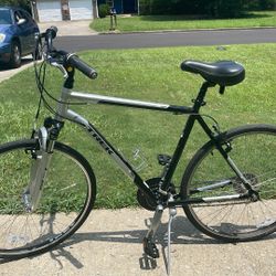 700c Trek Verve 2 Hybrid Bike 