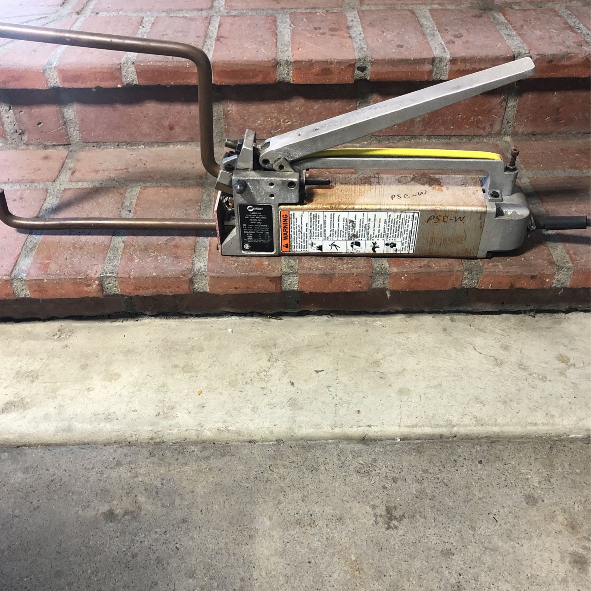 Spot welder
