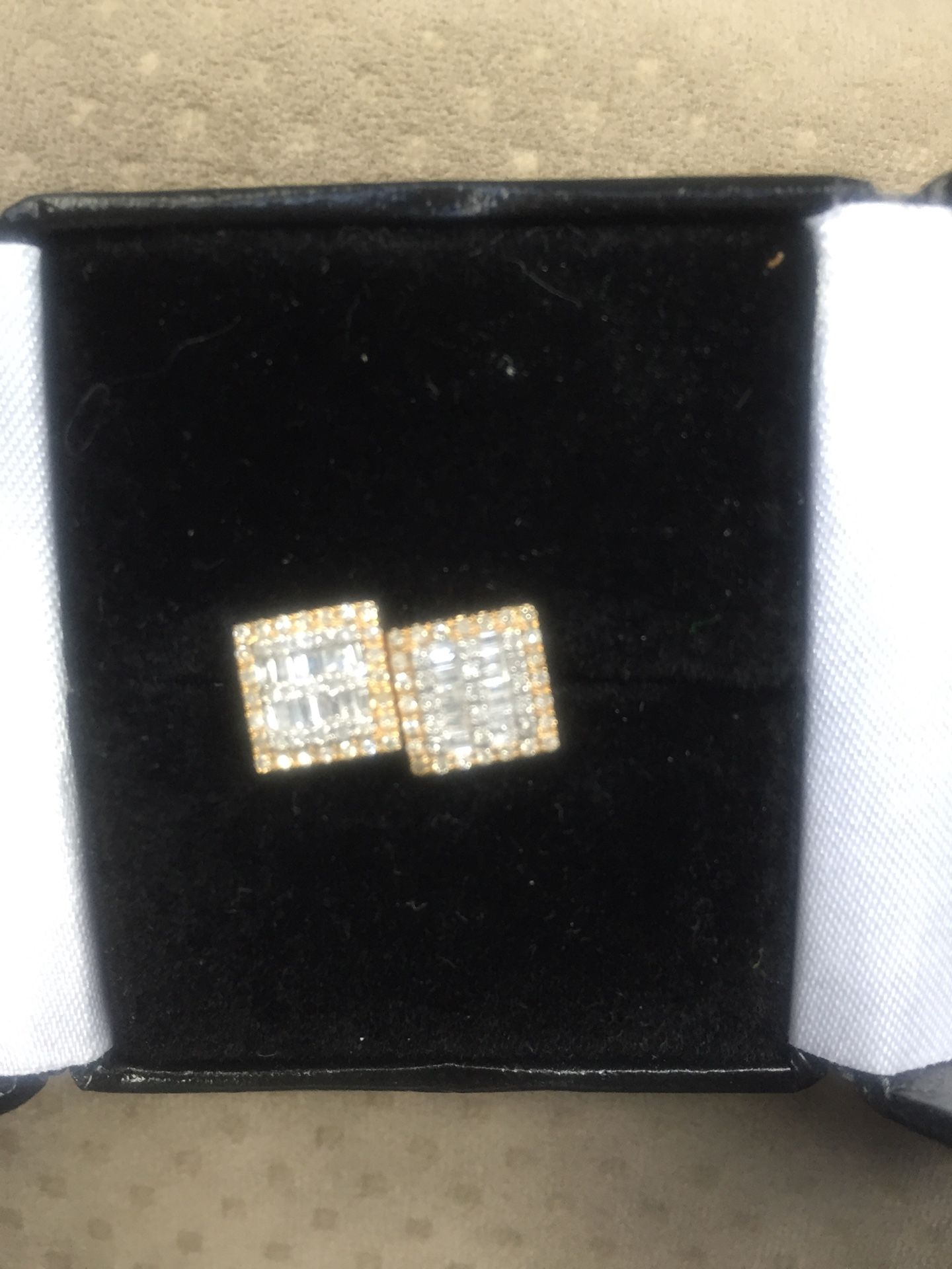 Earrings(10K Gold and Baguette Diamonds)