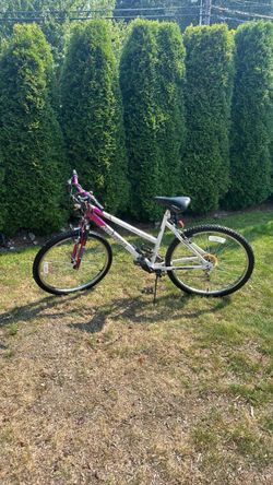 MAGNA Great Divide 15 Speed Women's Mountain Bike 26" Wheel Size
