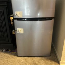 Mini Fridge With Lock And Key 