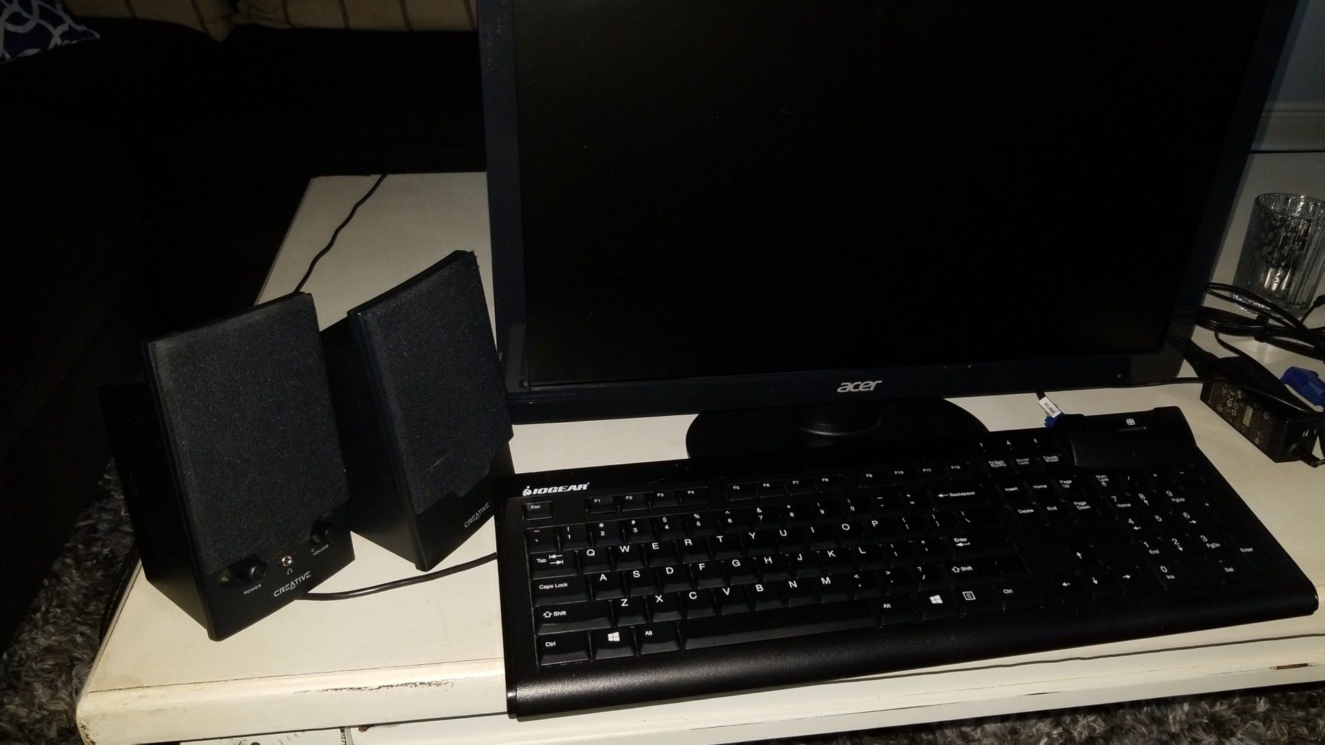 18" computer monitor, speakers, and keyboard