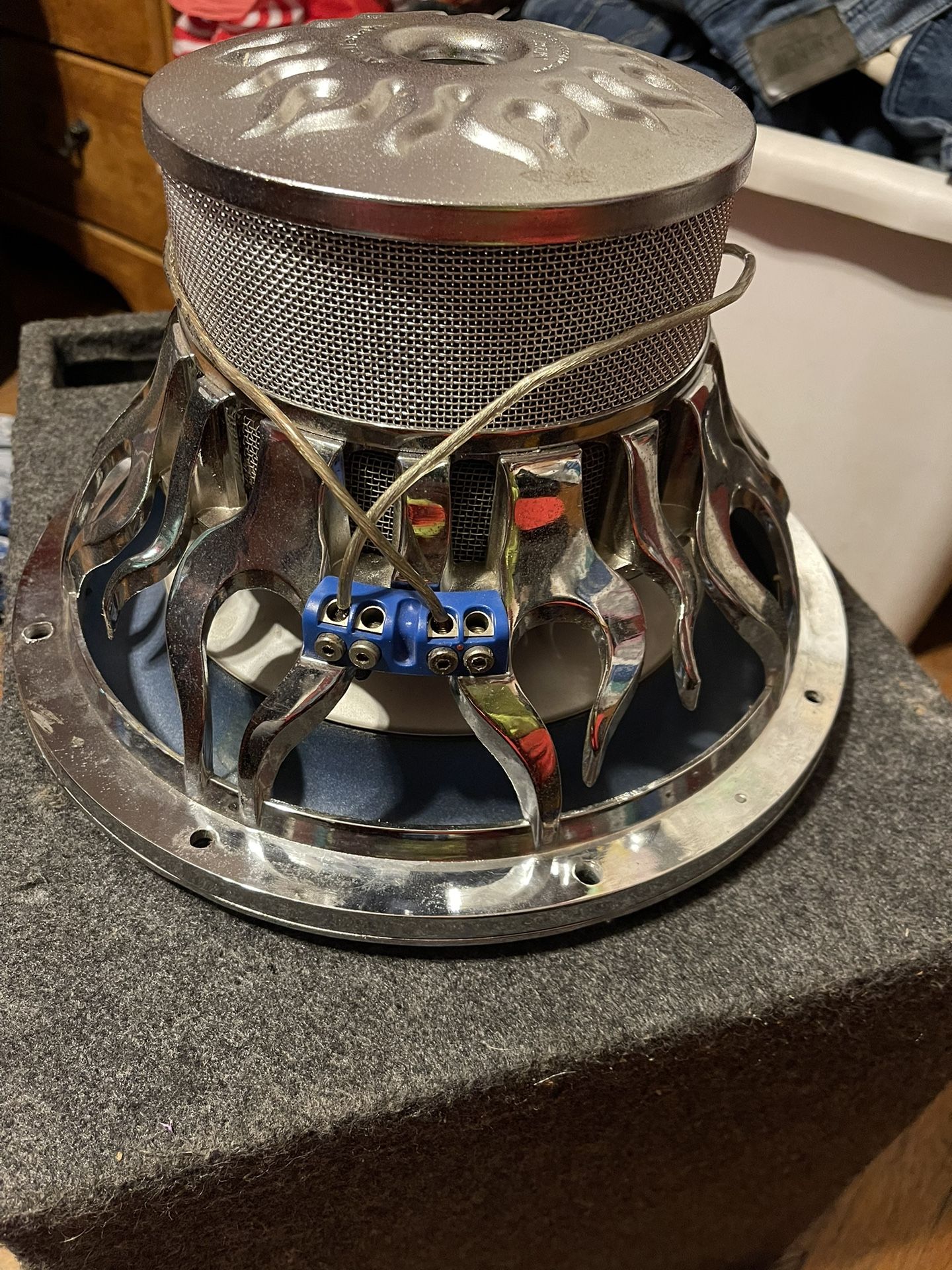1-12in Audiobahn AW1206T Subwoofer in single enclosure