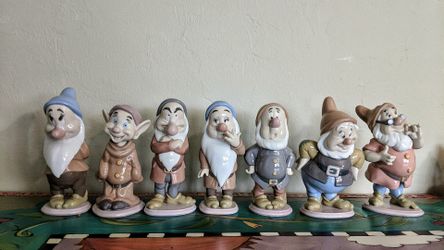 Lladro Official 7 Dwarfs Set
