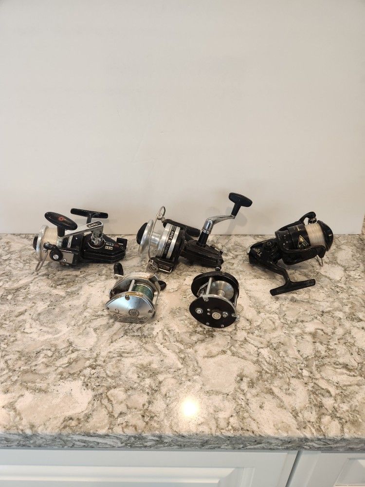 5 Fishing Reels, Shakespeare,  SHIMANO BANTAM 300 BAITCASTER FISHING REEL & More