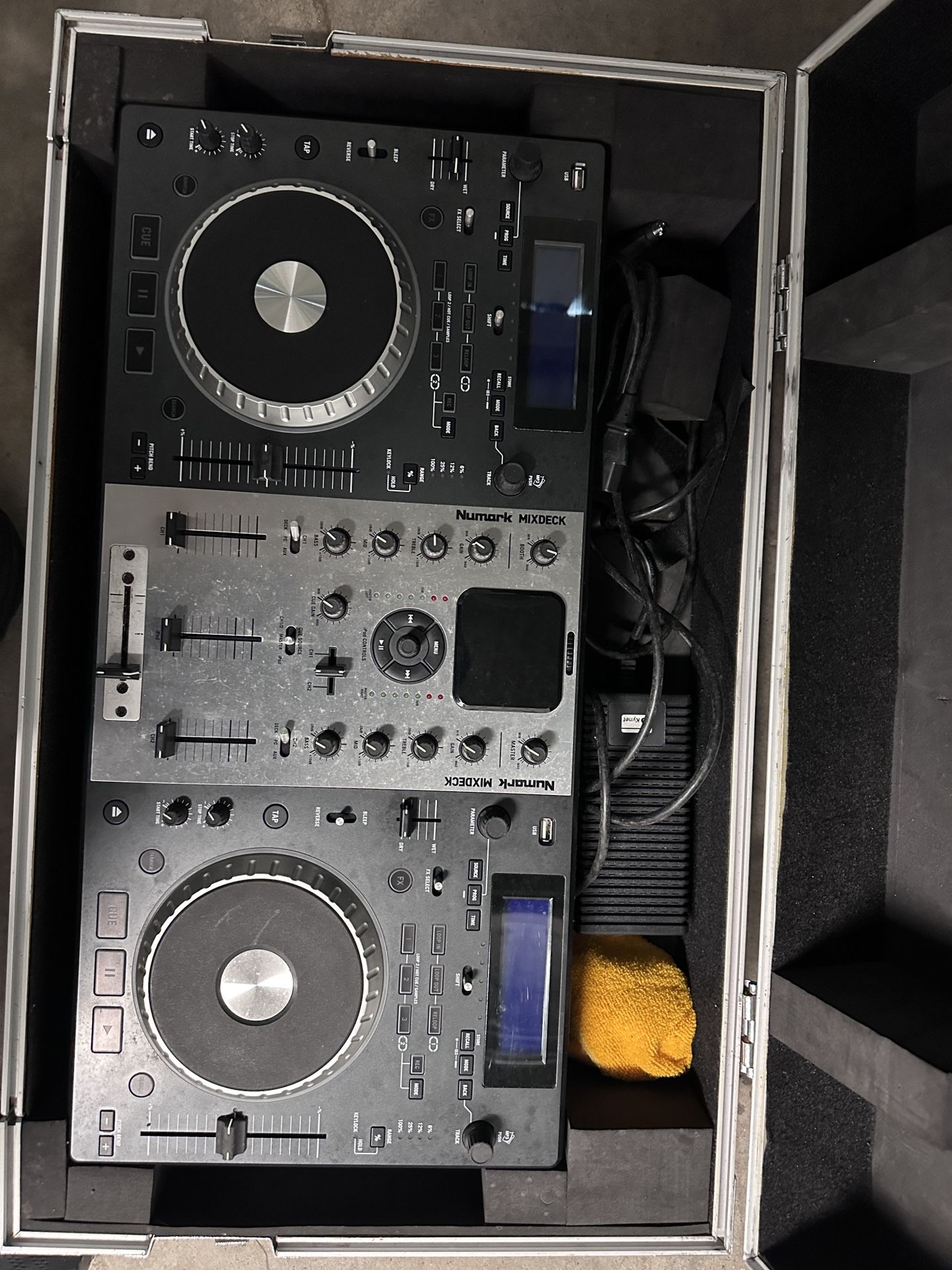 Numark Mixdeck DJ Controller With Hard Case