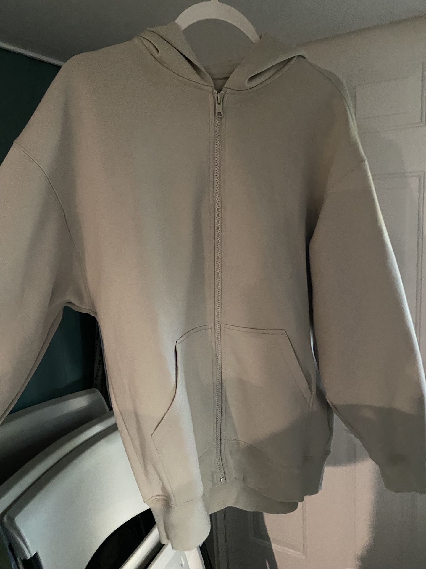 Semi new Uniqlo Medium zip up Hoodie (Men’s)