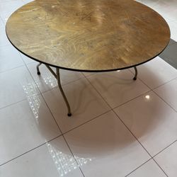 Folding round table
