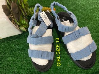 New Girls GAP Sandals Size 13 (Nuevos). NO TRADES. NO SHIPPING. (EAST PALMDALE)