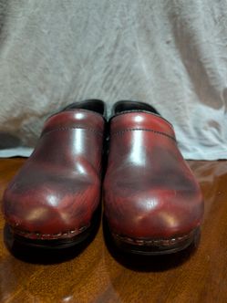 Dansko clogs like new