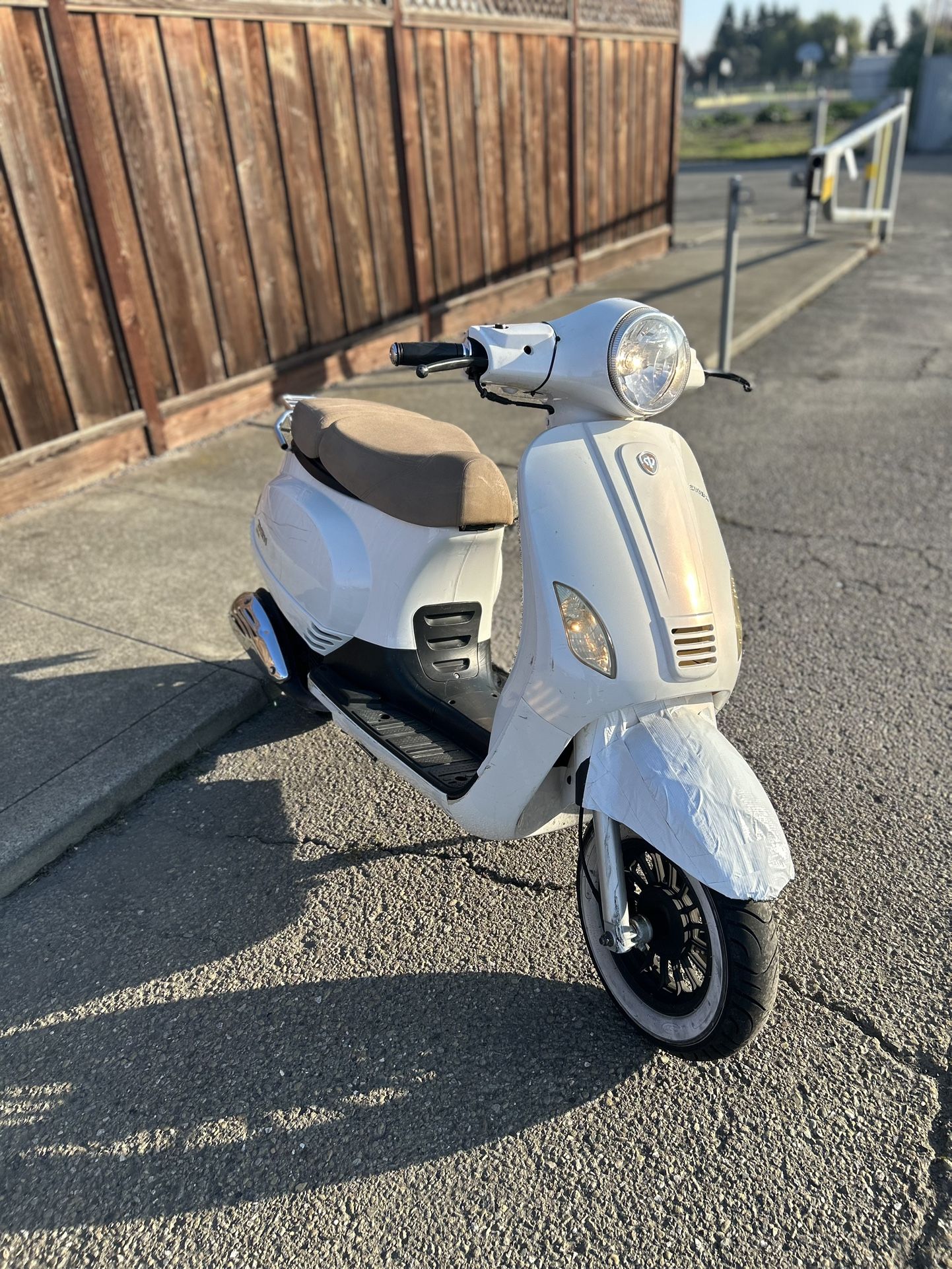 2018 150cc moped scooter (Vespa replica)