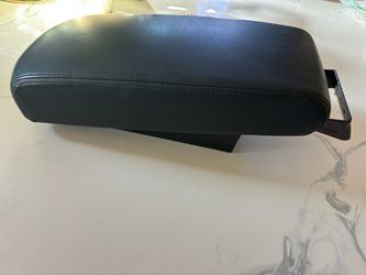 2018 Nissan Altima center console / arm rest