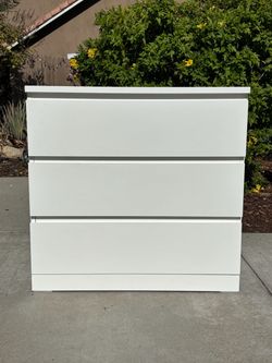 White Modern Dresser Chest of Drawers Furniture Excellent Condition
