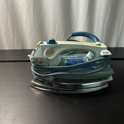 Vintage Steam Iron – Retro Blue